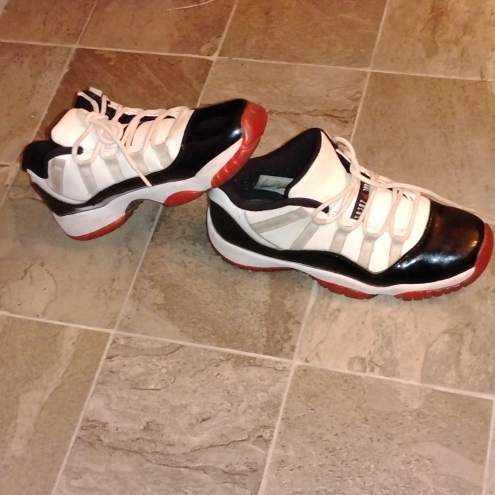 Jordan 11 Retro Low Sz 7Y Concord Bred (GS) $130 OBO - Picture 2 of 4